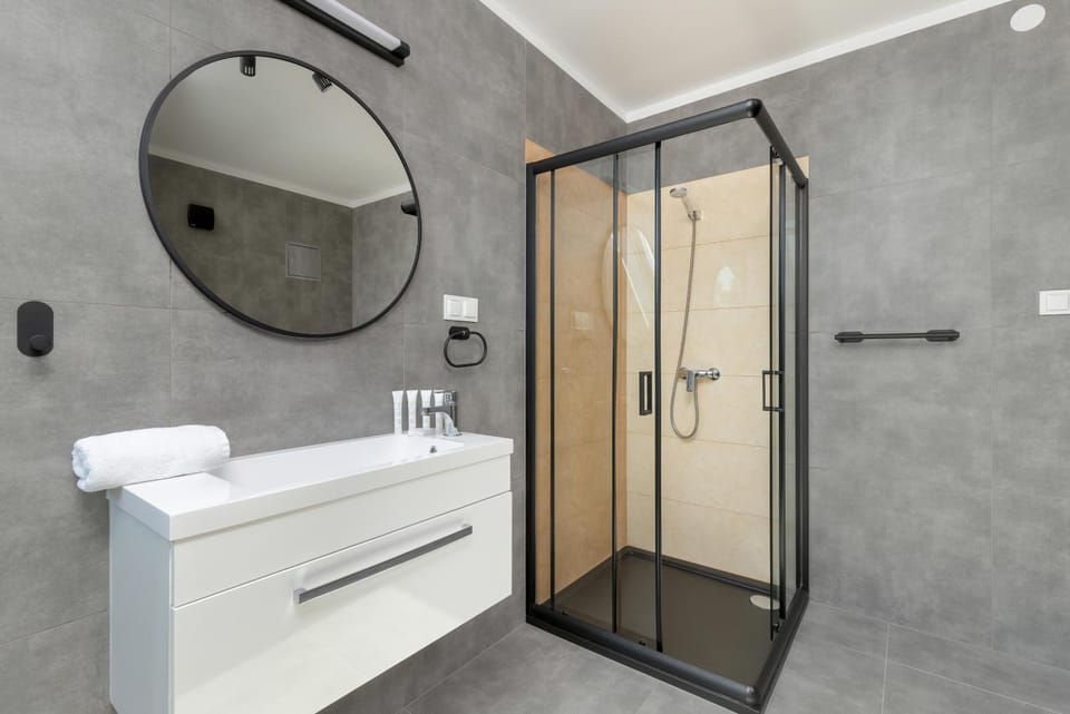 Shower, Bathroom, towels