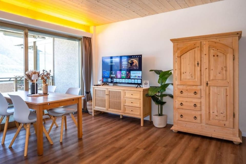 Apt Marlis 180 lake view Swimming Pool and Parking Apartment in Locarno
