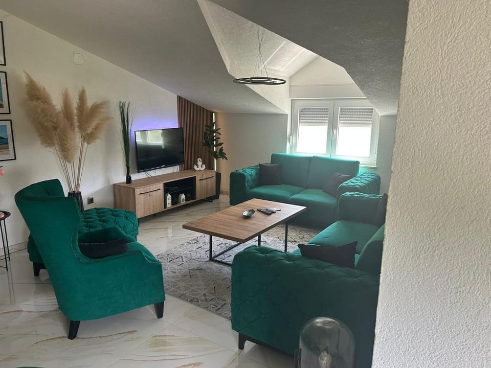 TV and multimedia, Living room, Seating area