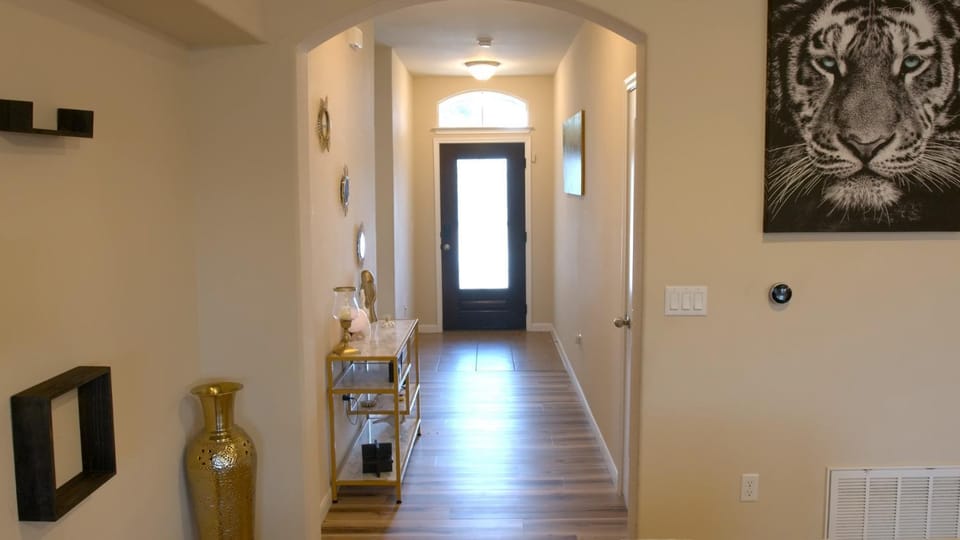 Facade/entrance, Decorative detail