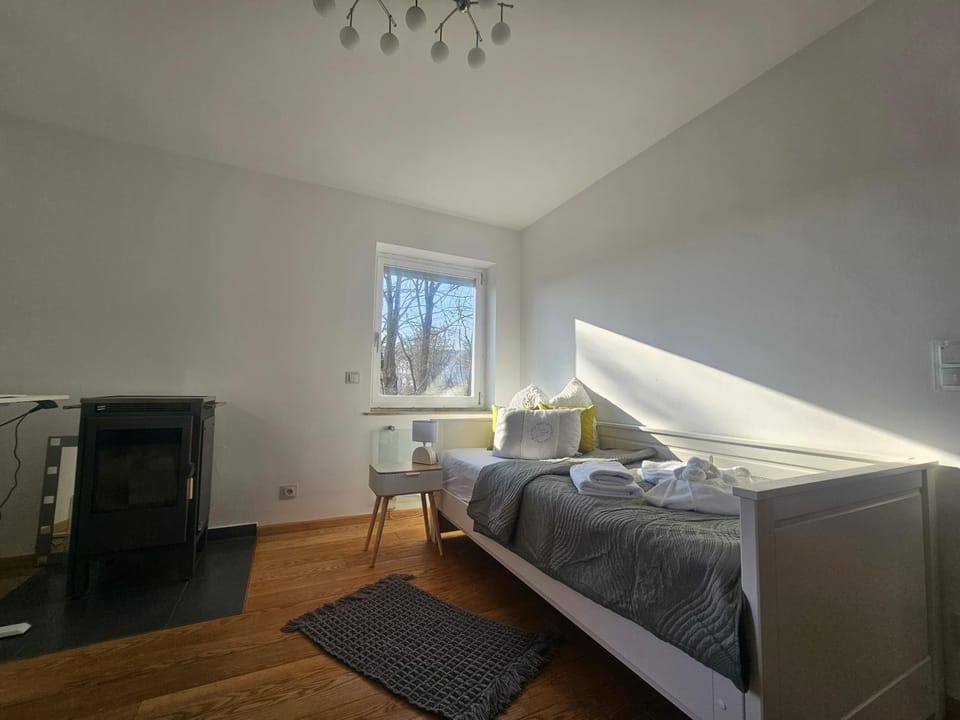 Bed, Library, Photo of the whole room, Bedroom
