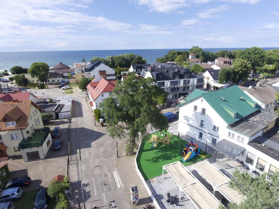 Property building, Neighbourhood, Bird's eye view, Street view, Location