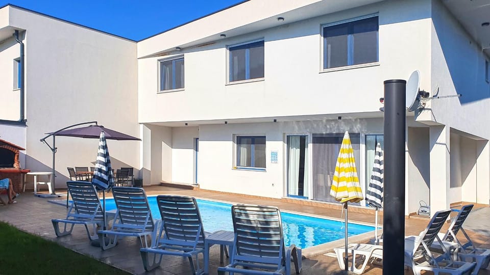 Property building, Swimming pool