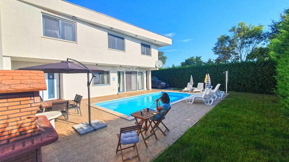 Property building, Swimming pool
