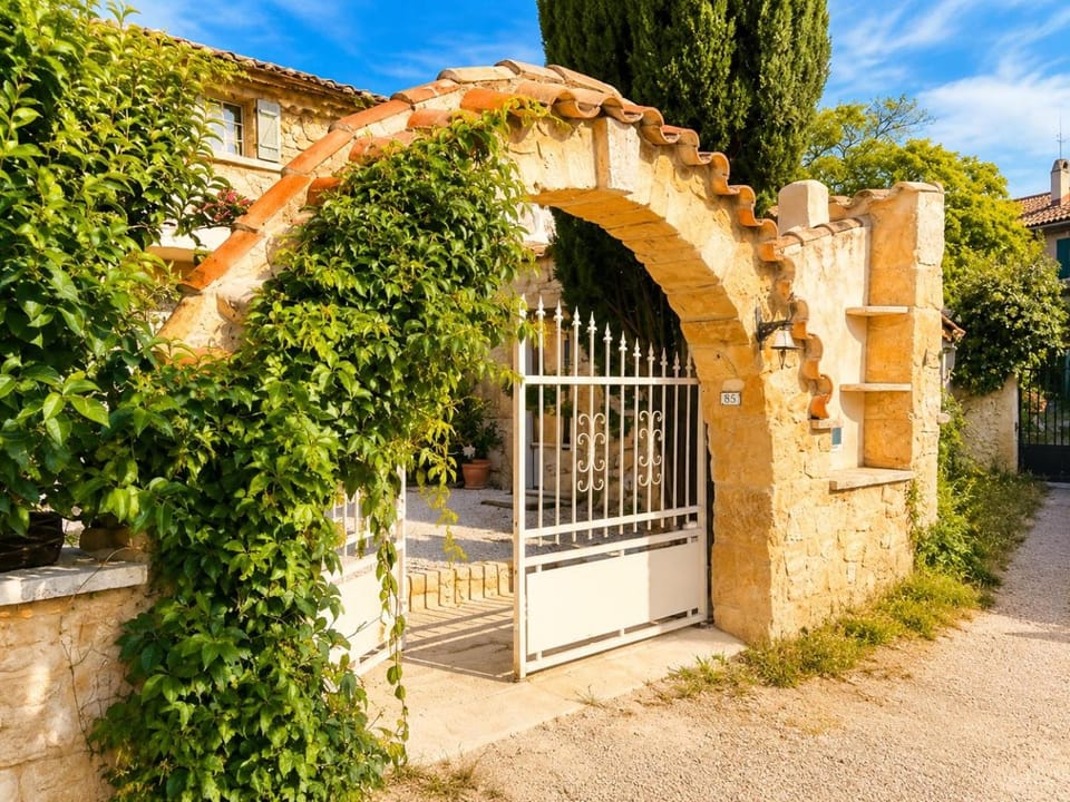 La Bohème Mouriès House in Arles