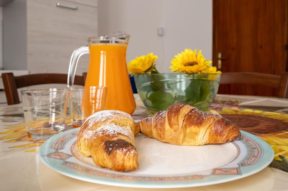 Breakfast, Continental breakfast
