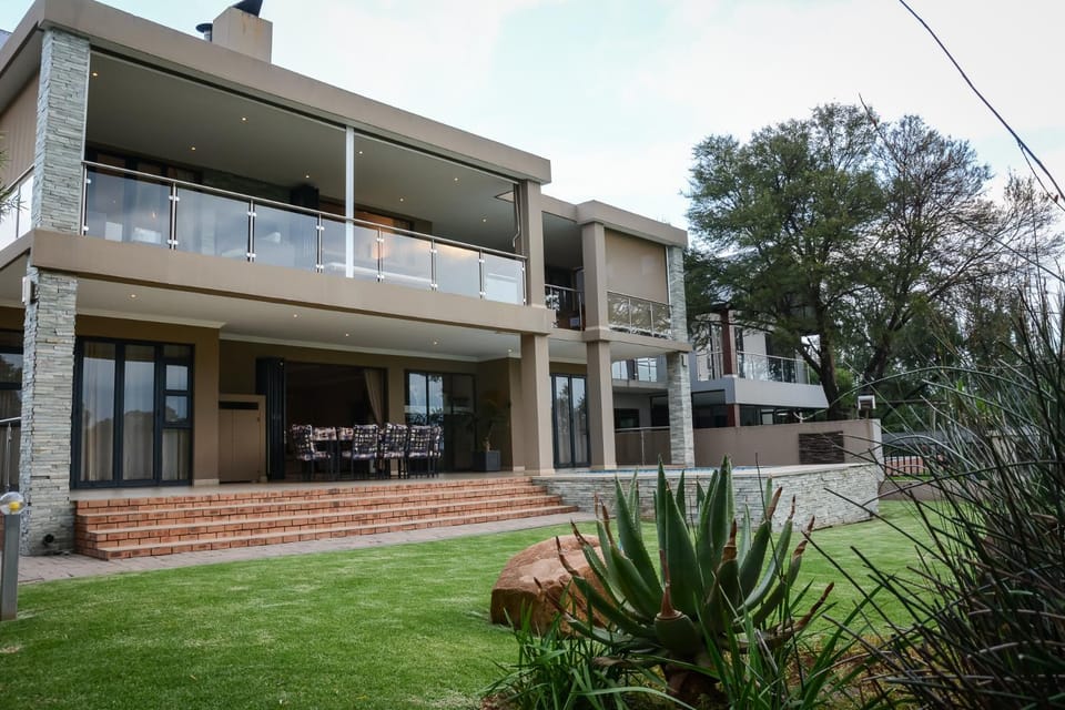 Property building, Patio, Balcony/Terrace