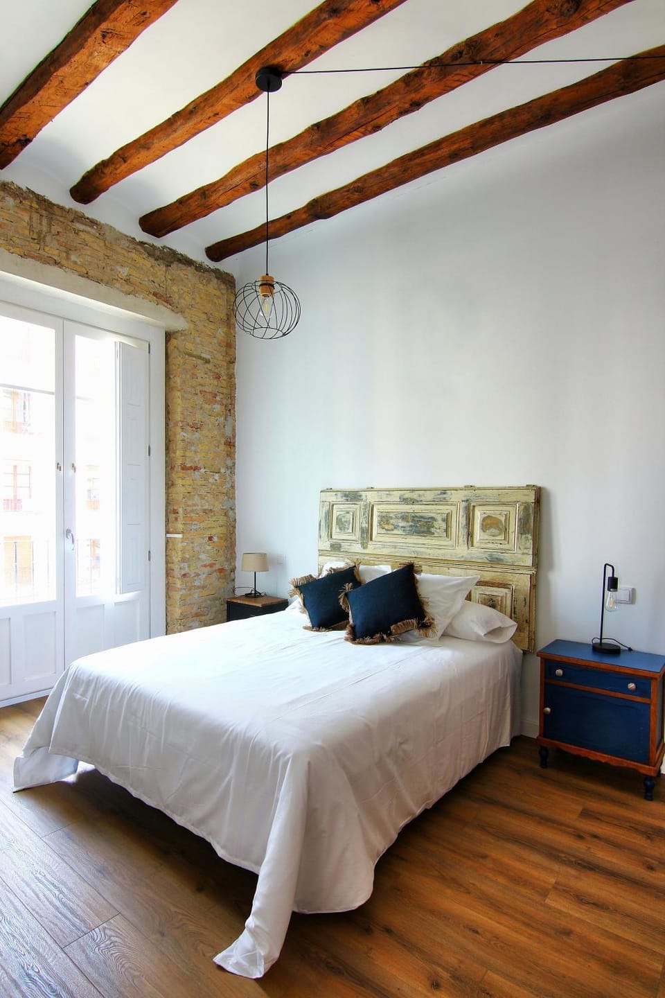 Bed, Photo of the whole room, Bedroom