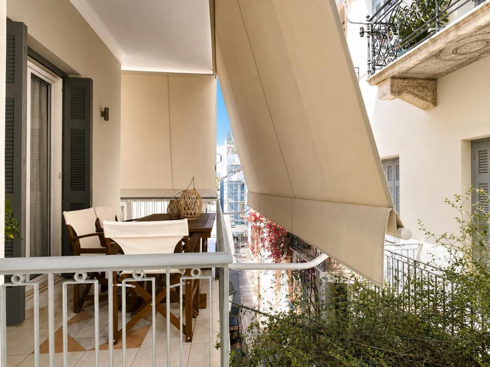 Neighbourhood, Balcony/Terrace