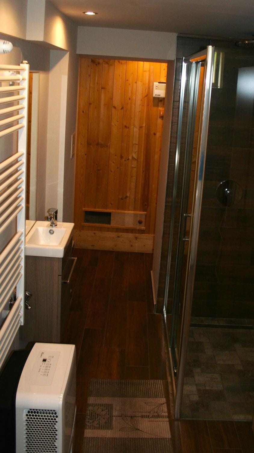 Shower, Sauna