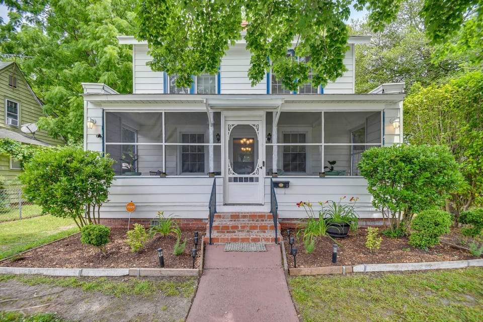Charming Hampton Home ~ 7 Mi to Buckroe Beach! House in Hampton