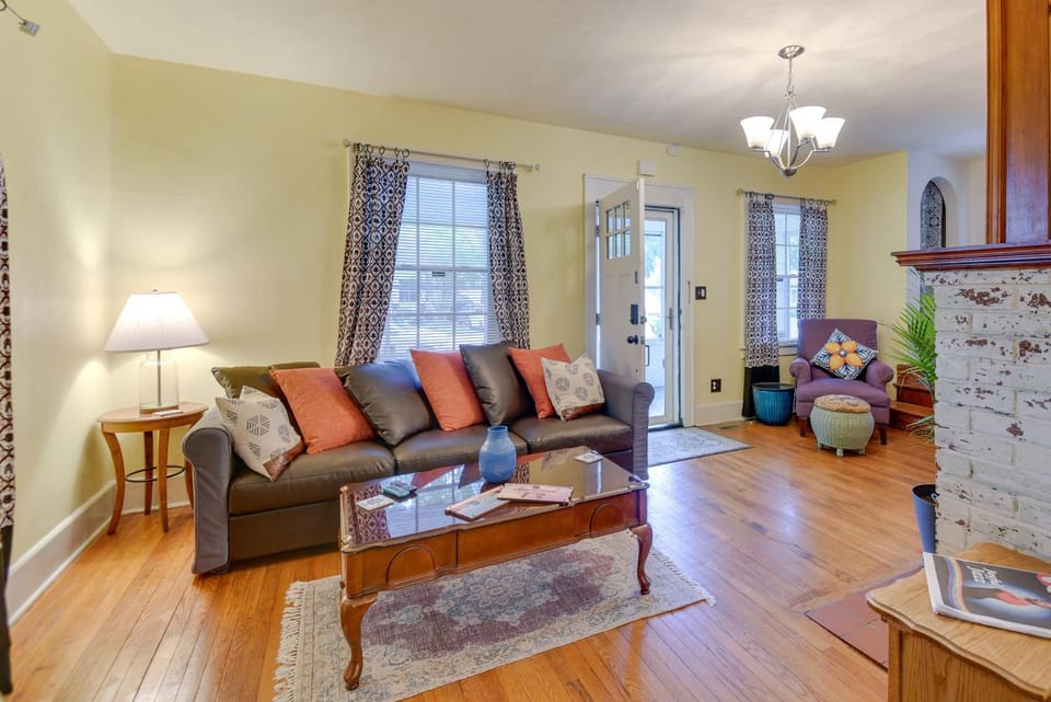 Charming Hampton Home ~ 7 Mi to Buckroe Beach! House in Hampton