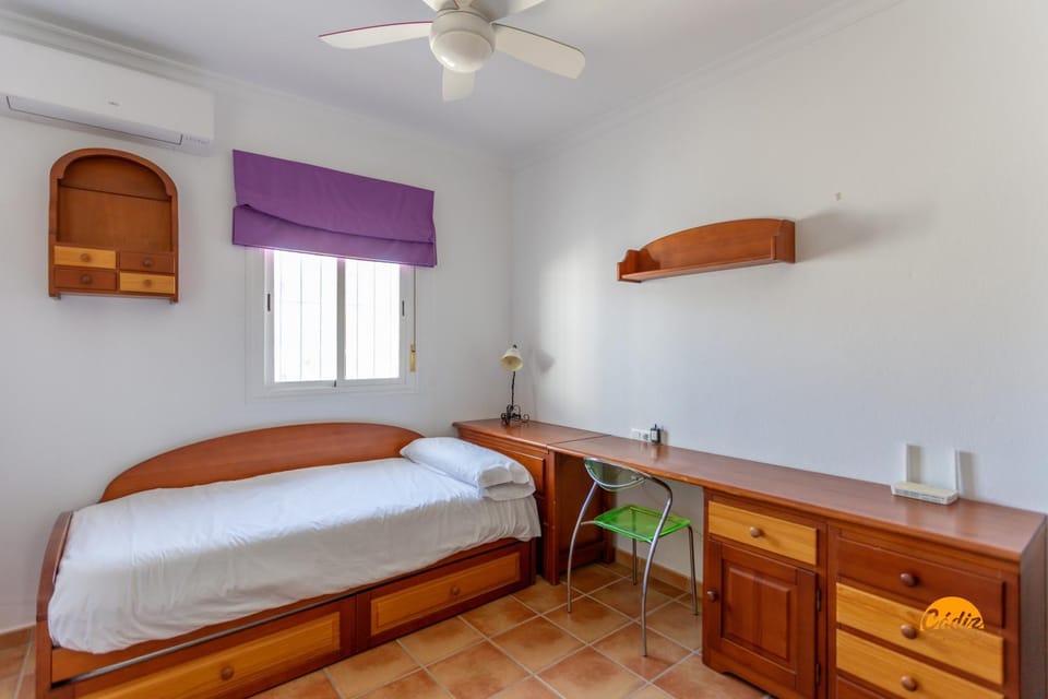 Bed, Photo of the whole room, Seating area, Bedroom, towels, air conditioner