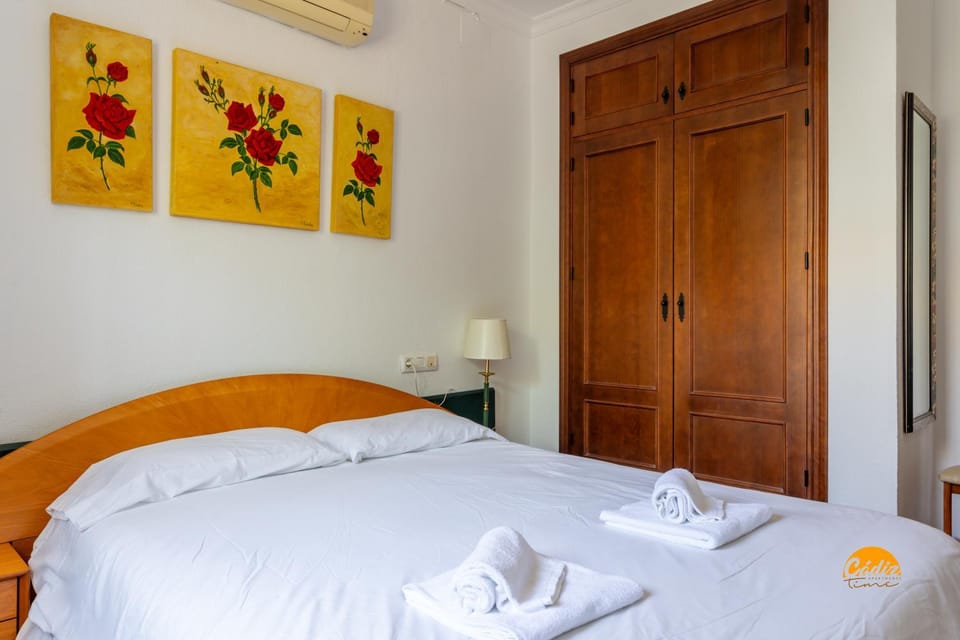 Bed, Photo of the whole room, Bedroom, towels, wardrobe, air conditioner