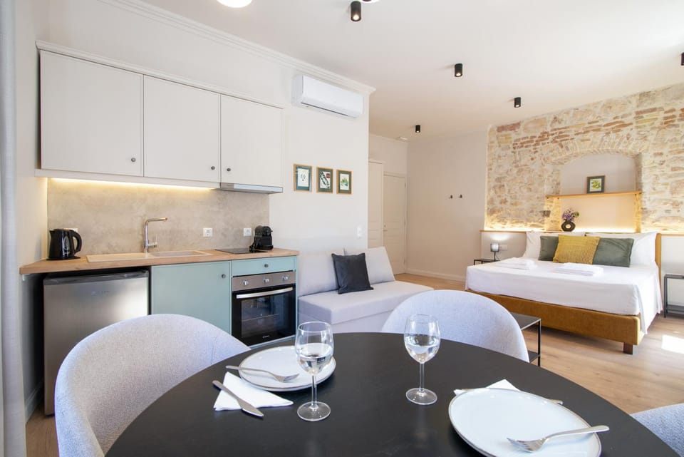 Kitchen or kitchenette, Photo of the whole room, Dining area, Bedroom