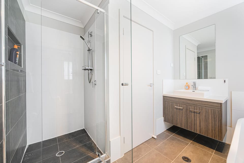 6Br near Schofield Rousehill Centre Villa in Sydney