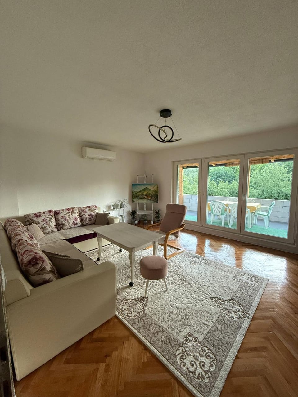 Living room, Seating area, air conditioner
