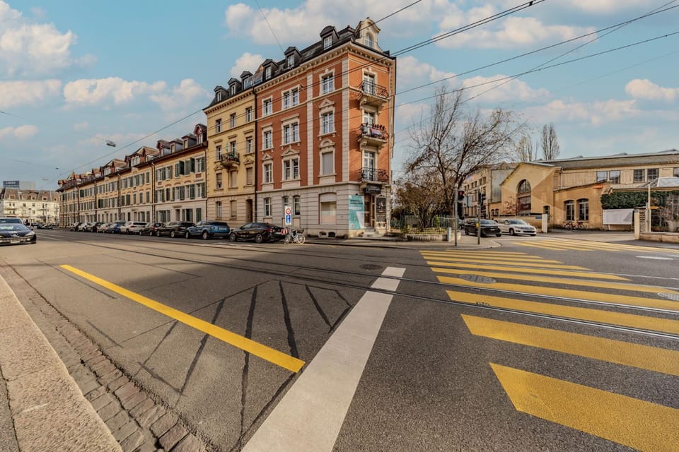 Property building, Day, City view, Street view, Time of day, Location
