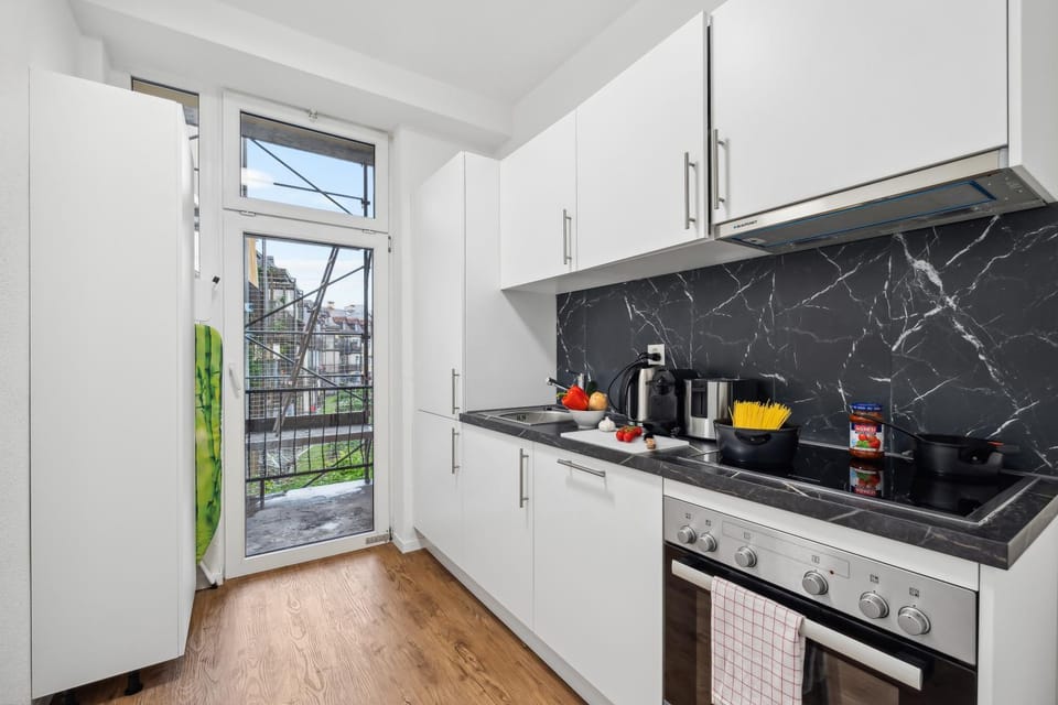View (from property/room), Kitchen or kitchenette, dishwasher, oven, stove, toaster, kitchen