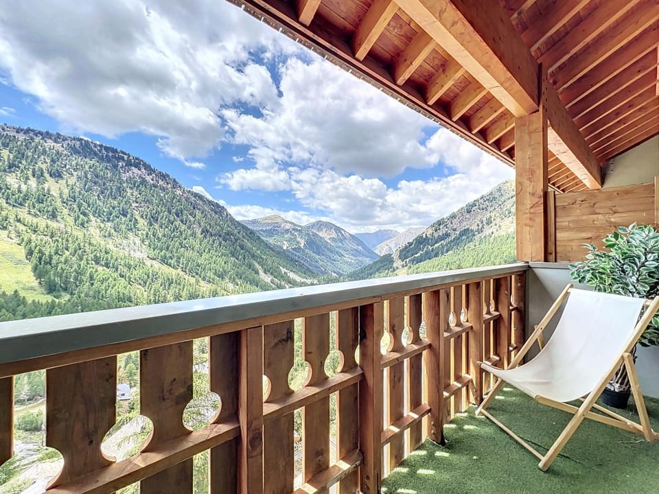 Balcony/Terrace, Mountain view