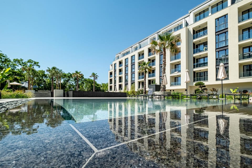 Property building, Day, Swimming pool