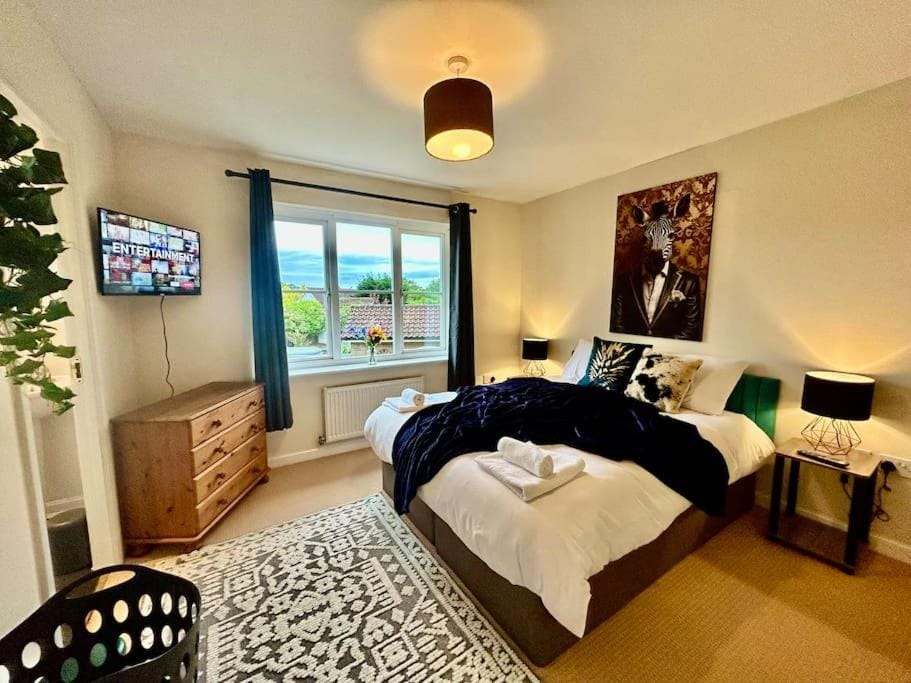 6 Bedroom House - DISC0UNTS - Parking, Contractors, Group, Family House in Braintree