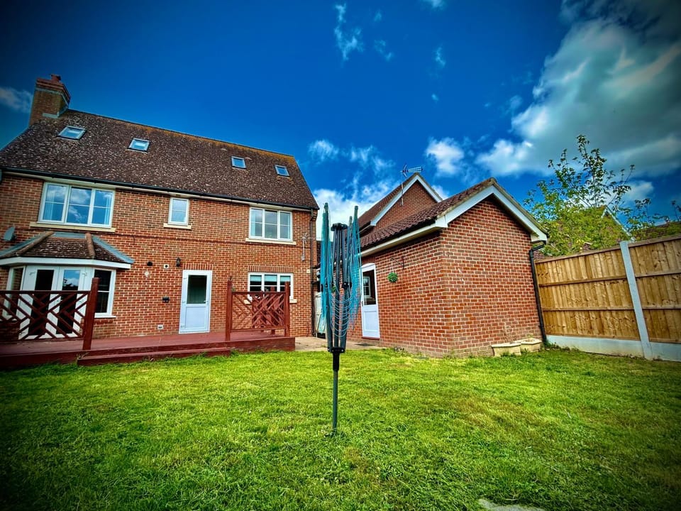 6 Bedroom House - DISC0UNTS - Parking, Contractors, Group, Family House in Braintree
