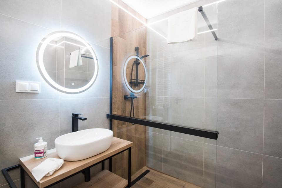Shower, Bathroom