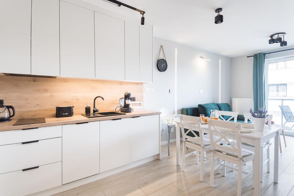 Coffee/tea facilities, Kitchen or kitchenette, stove, toaster