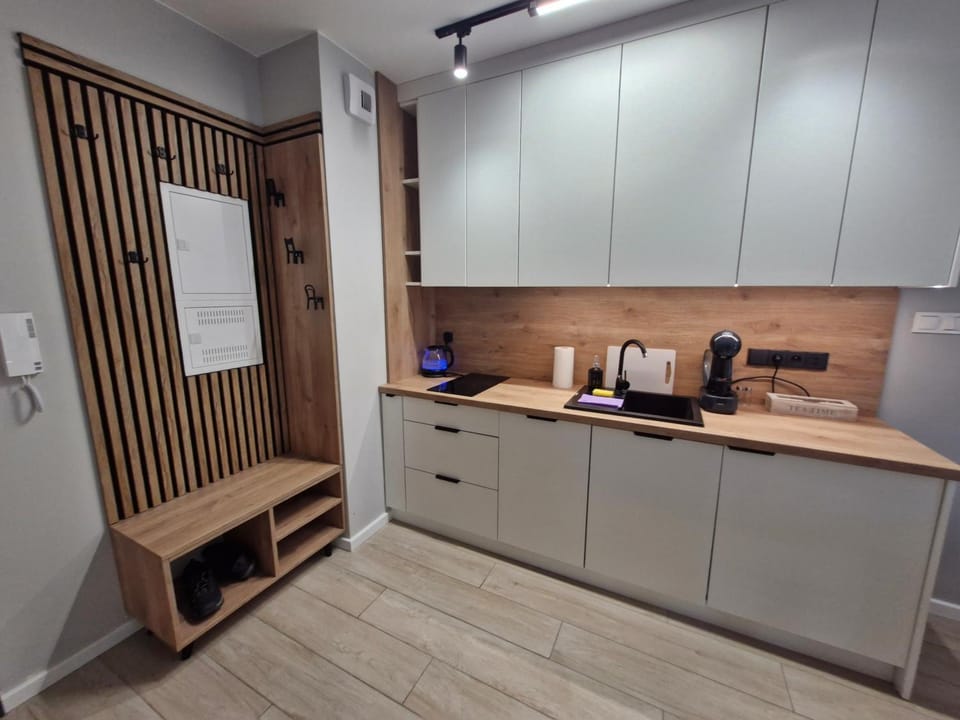 Coffee/tea facilities, Kitchen or kitchenette, stove, toaster