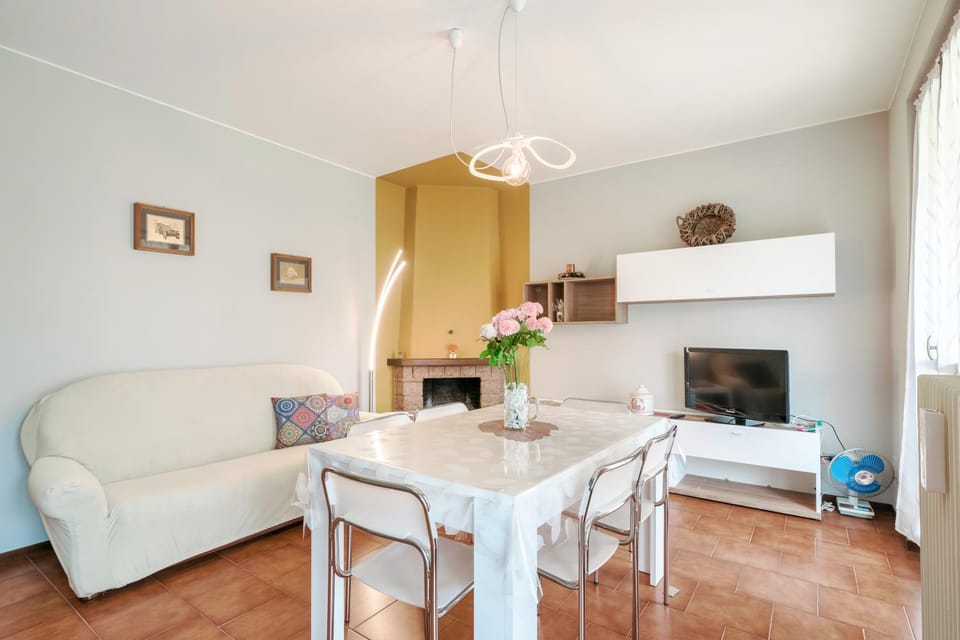 TV and multimedia, Living room, Dining area
