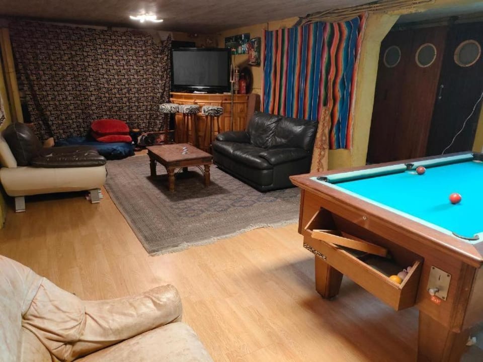 Billiard, TV and multimedia, Seating area