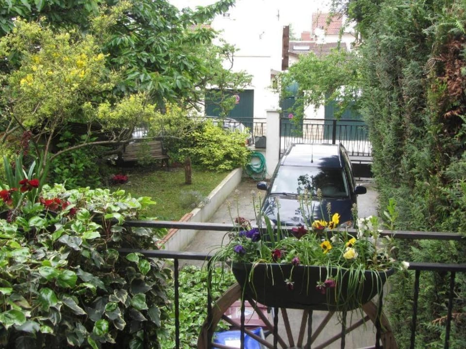 Garden, Parking