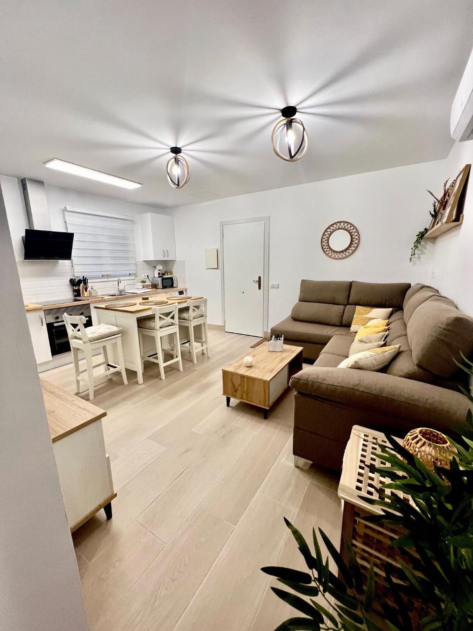 TV and multimedia, Kitchen or kitchenette, Living room, Dining area