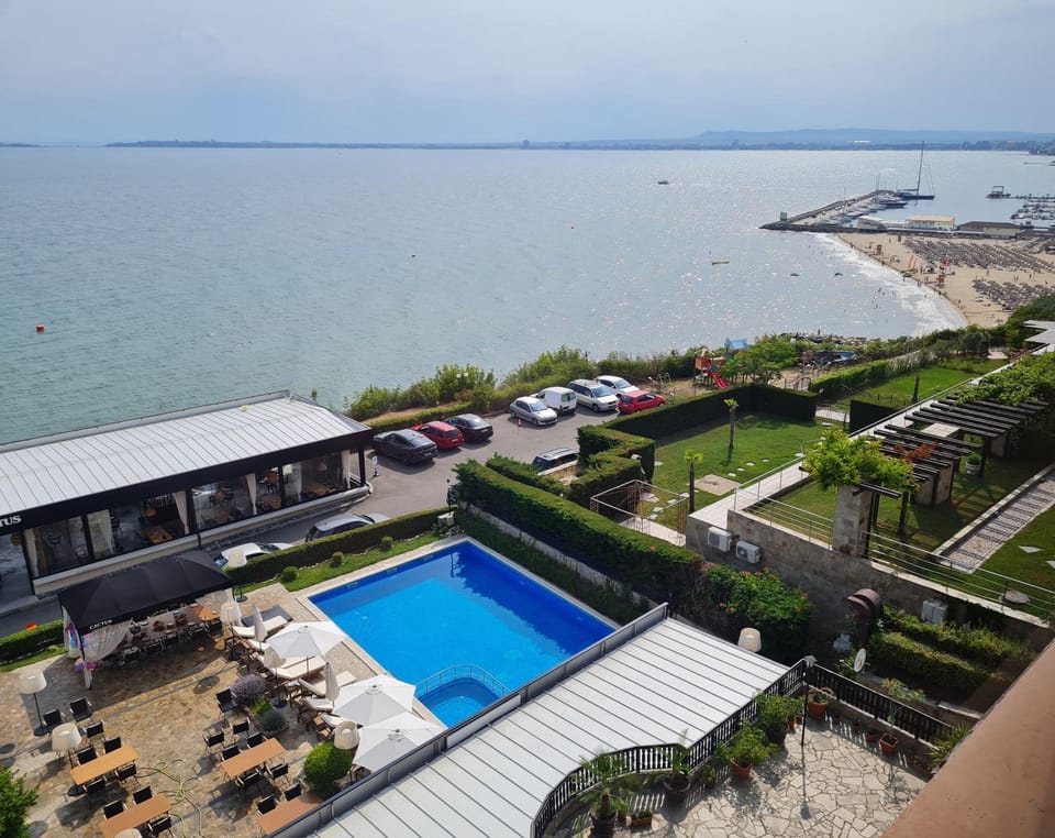 Pool view, Sea view