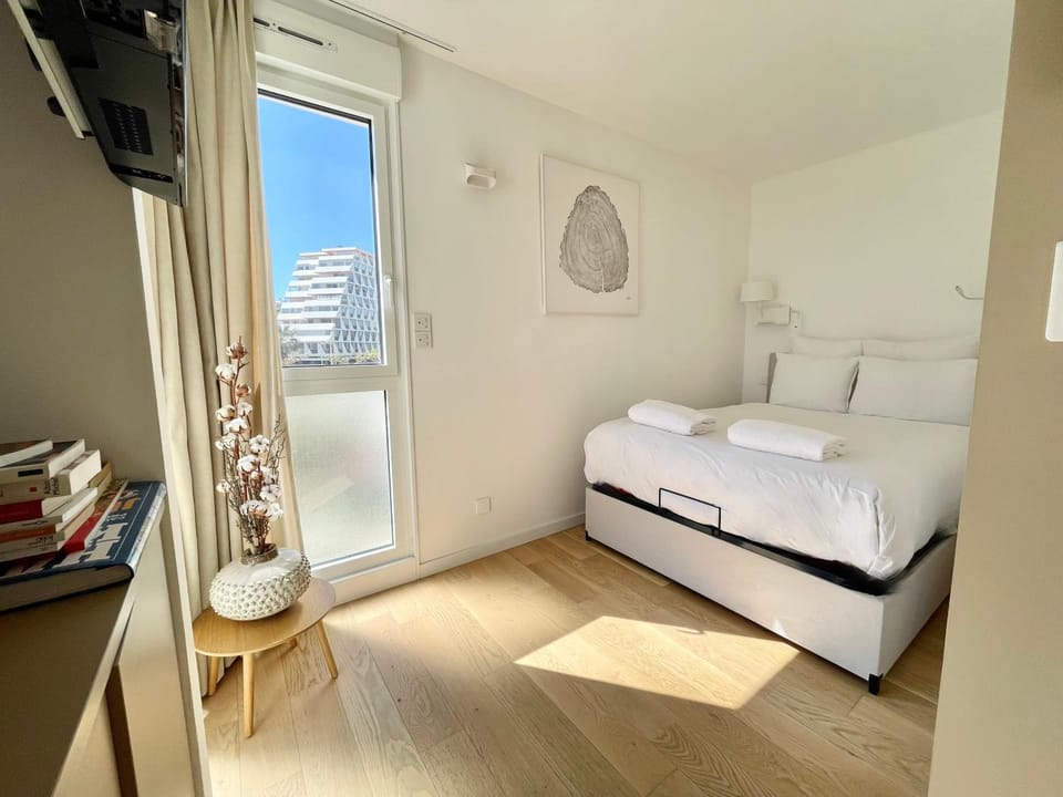 Bed, Photo of the whole room
