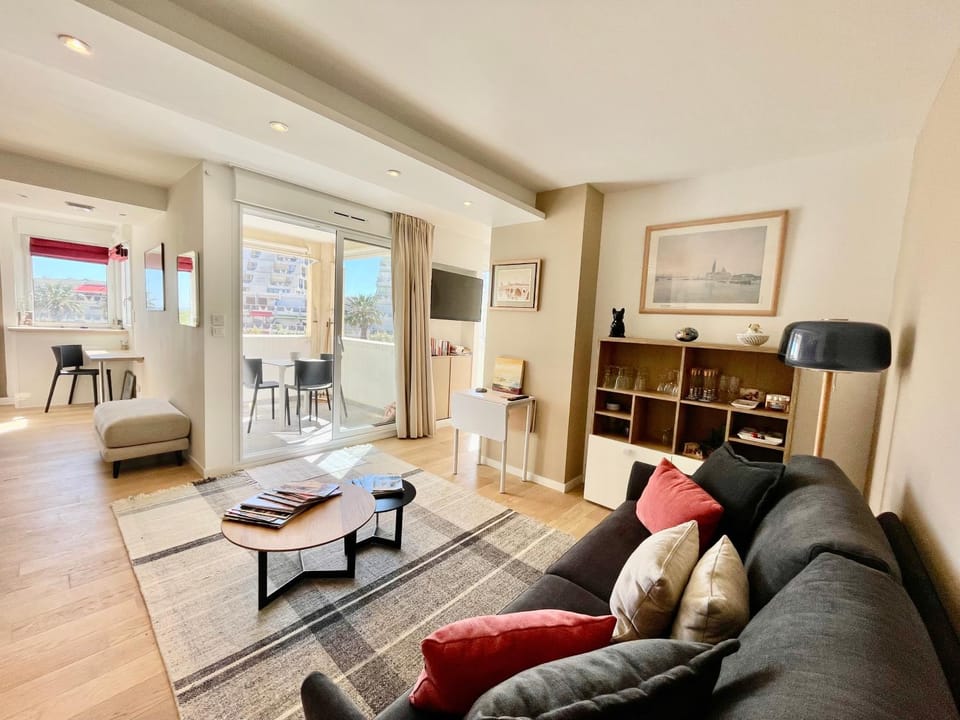 TV and multimedia, Living room, Seating area