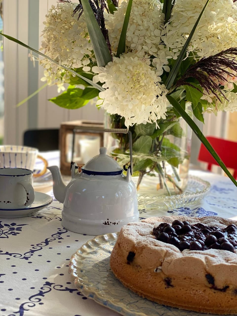 Communal lounge/ TV room, Food and drinks, Food