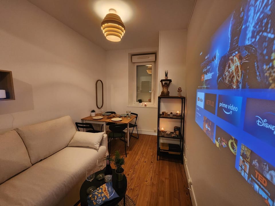 TV and multimedia, Living room, Dining area