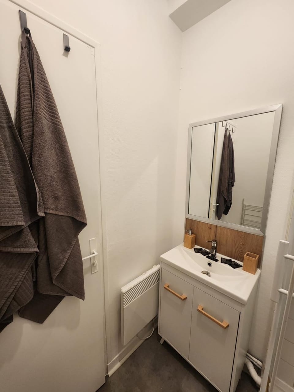 Shower, Bathroom, towels