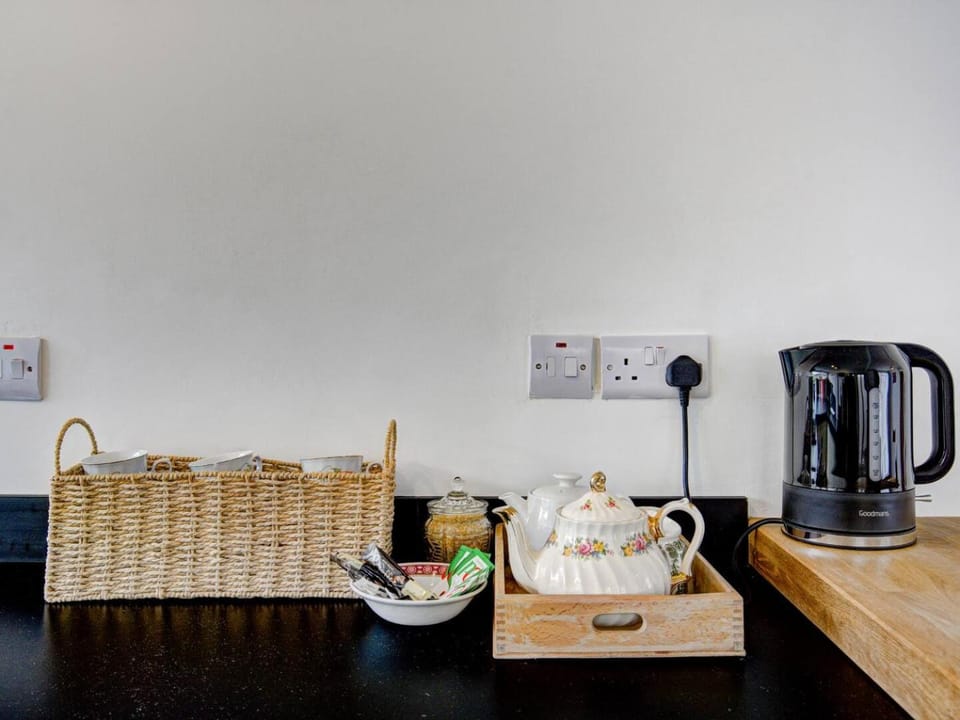 Coffee/tea facilities, Kitchen or kitchenette, Other