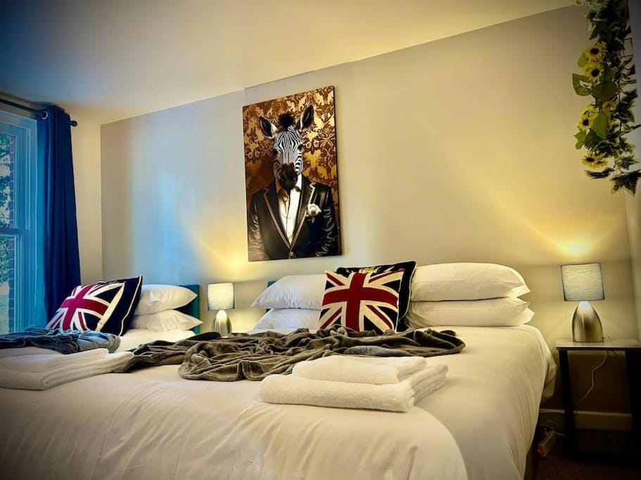 1 Bedroom City Walls Apartment - DISC0UNTS - Parking, Contractors, Family Apartment in Canterbury