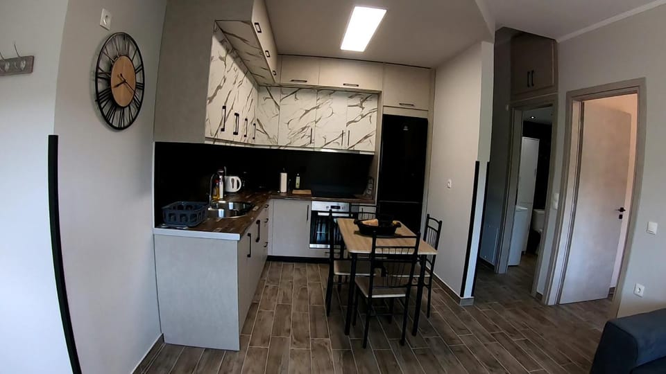 Kitchen or kitchenette, Dining area, stove