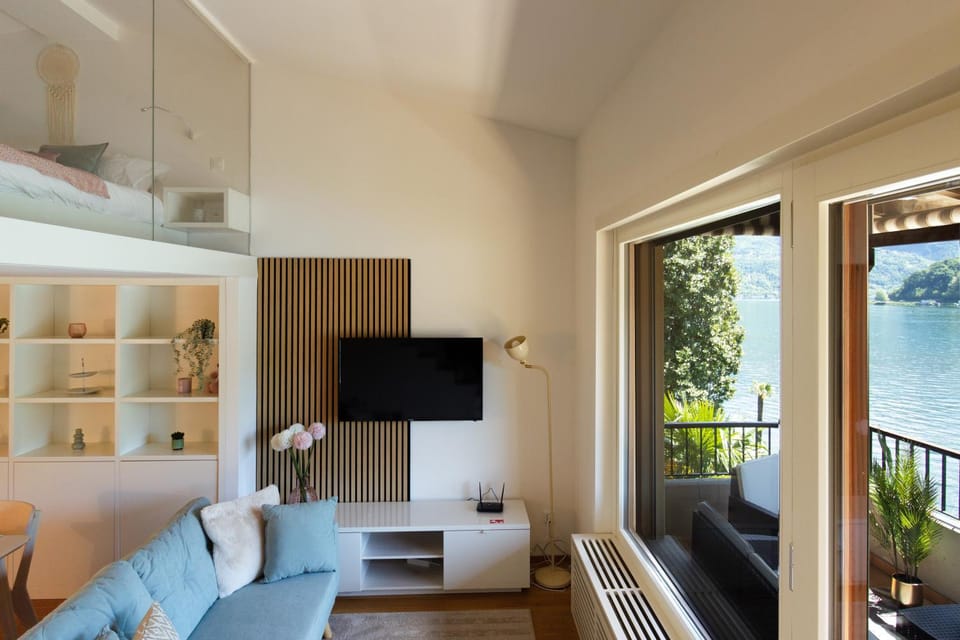 Communal lounge/ TV room, Natural landscape, TV and multimedia, View (from property/room), Balcony/Terrace, Living room, Evening entertainment