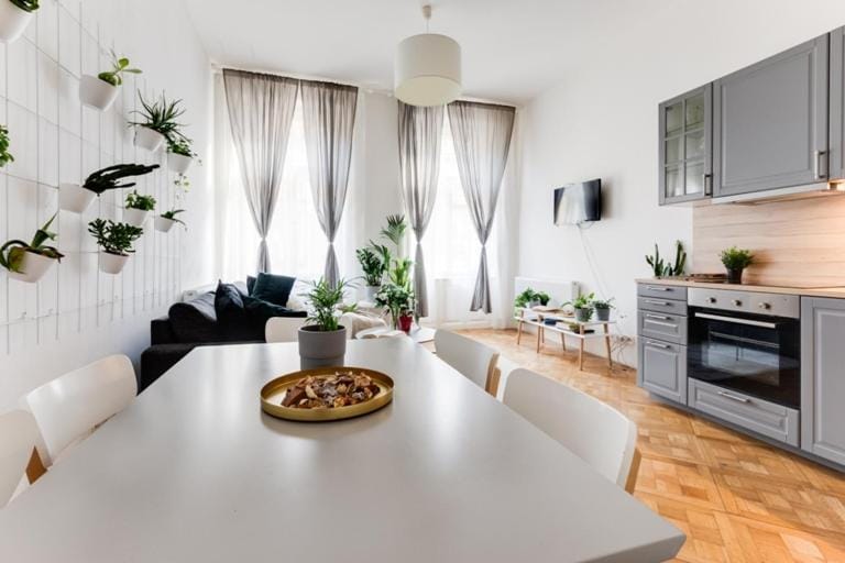 Kitchen or kitchenette, Living room, Seating area, Dining area, stove