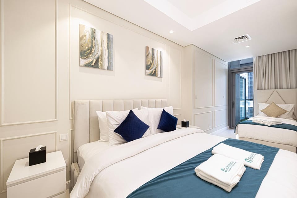 Photo of the whole room, Bedroom, towels