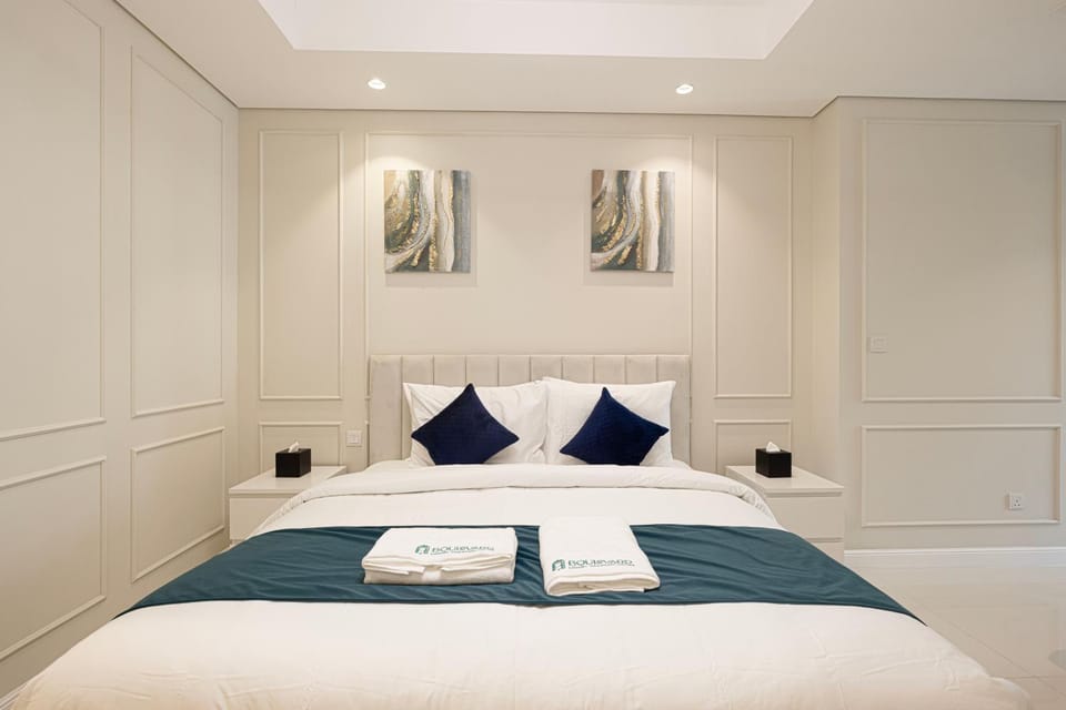Bed, towels
