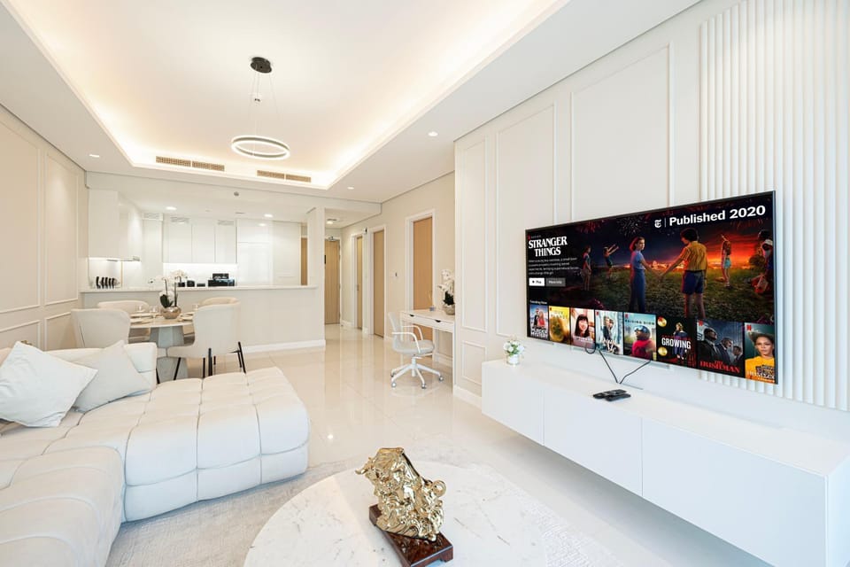 TV and multimedia, Kitchen or kitchenette, Living room, Seating area