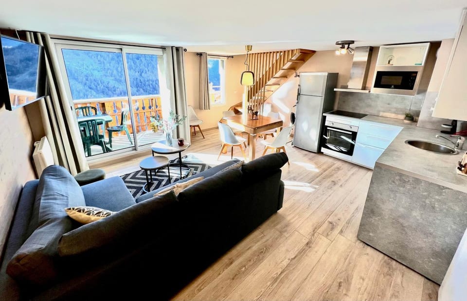 Kitchen or kitchenette, Living room, Seating area, Dining area, pet friendly