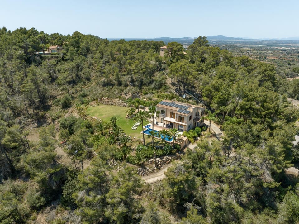 Finca es Foners en Felanitx con piscina y jacuzzis en suite Villa in Llevant